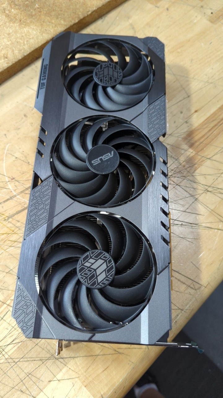 أفضل عرض من BH لقطع الغيار: كر - مراجعة Rtx 4090 24Gb Graphics Card وسعره